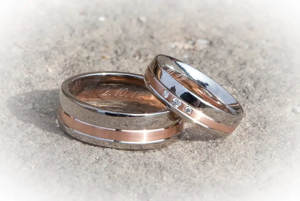 Hot New Trend: Diamond Wedding Bands for Your Engagement Ring