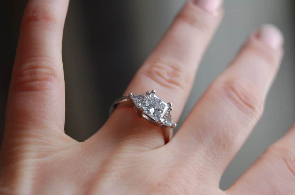 Quality Grading: Diamond Fluorescence and the 4Cs of Diamonds