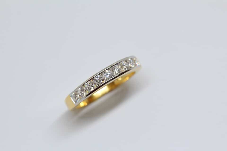 3 Downsides of Pave Engagement Rings