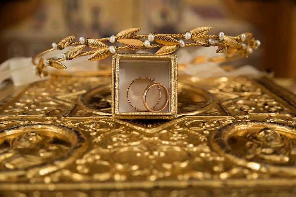 Antique Rings: The Hottest Trend of 2015