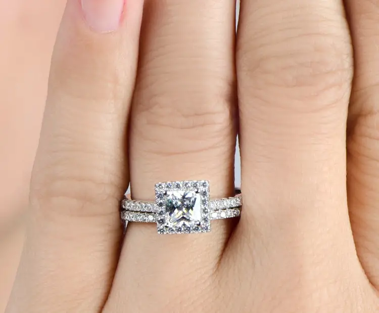 princess cut diamond engagement ring