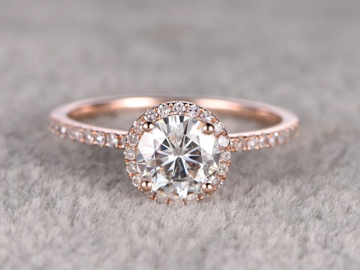 Moissanite Engagement ring