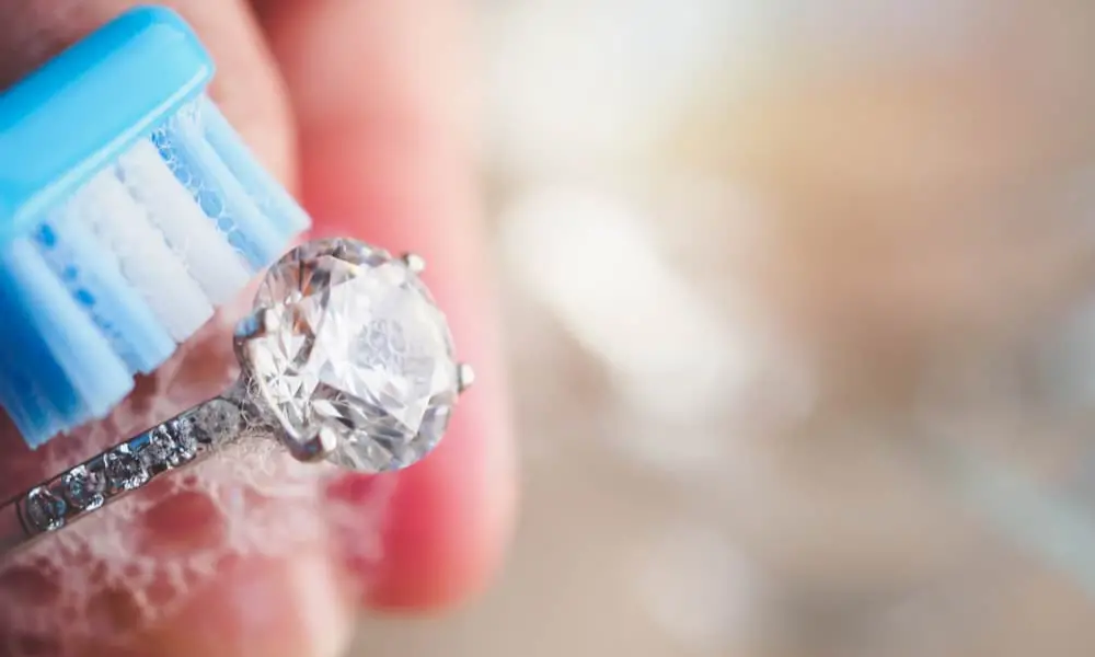 Cleaning diamond ring