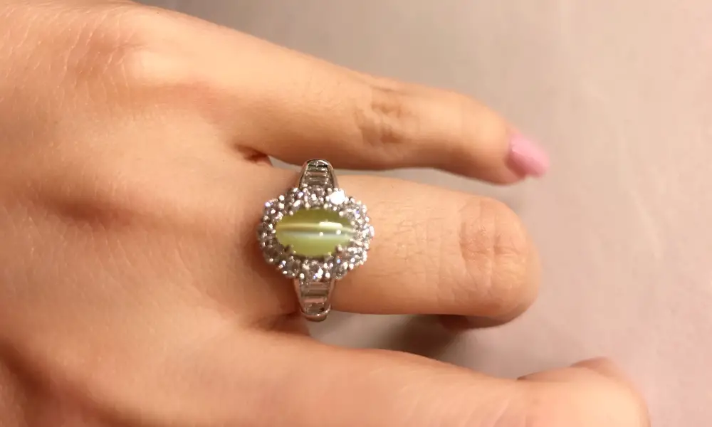 Cat's eye gemstone ring